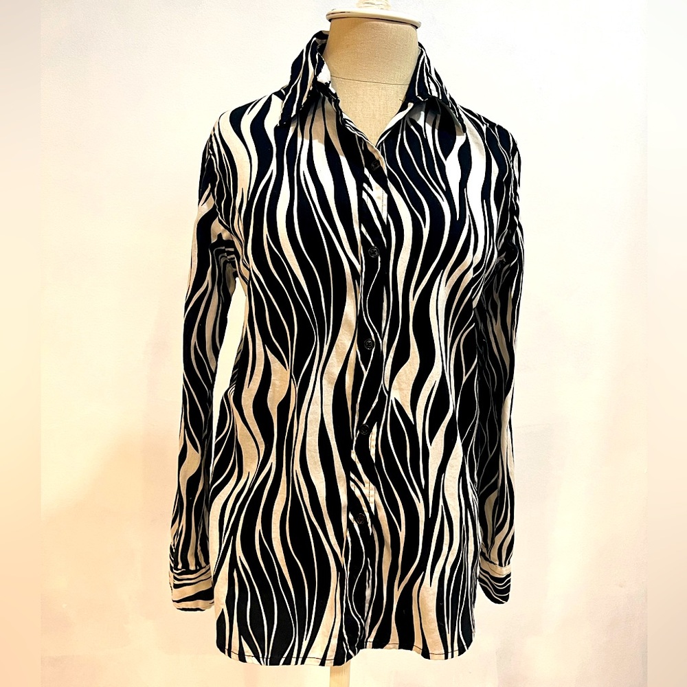 Black and White Wavy Patterned Button Down Shirt